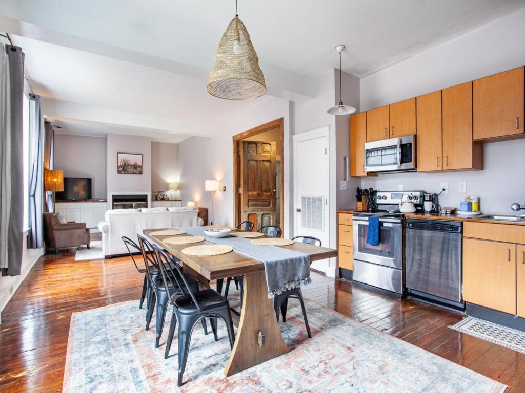 Bright Old City Loft image