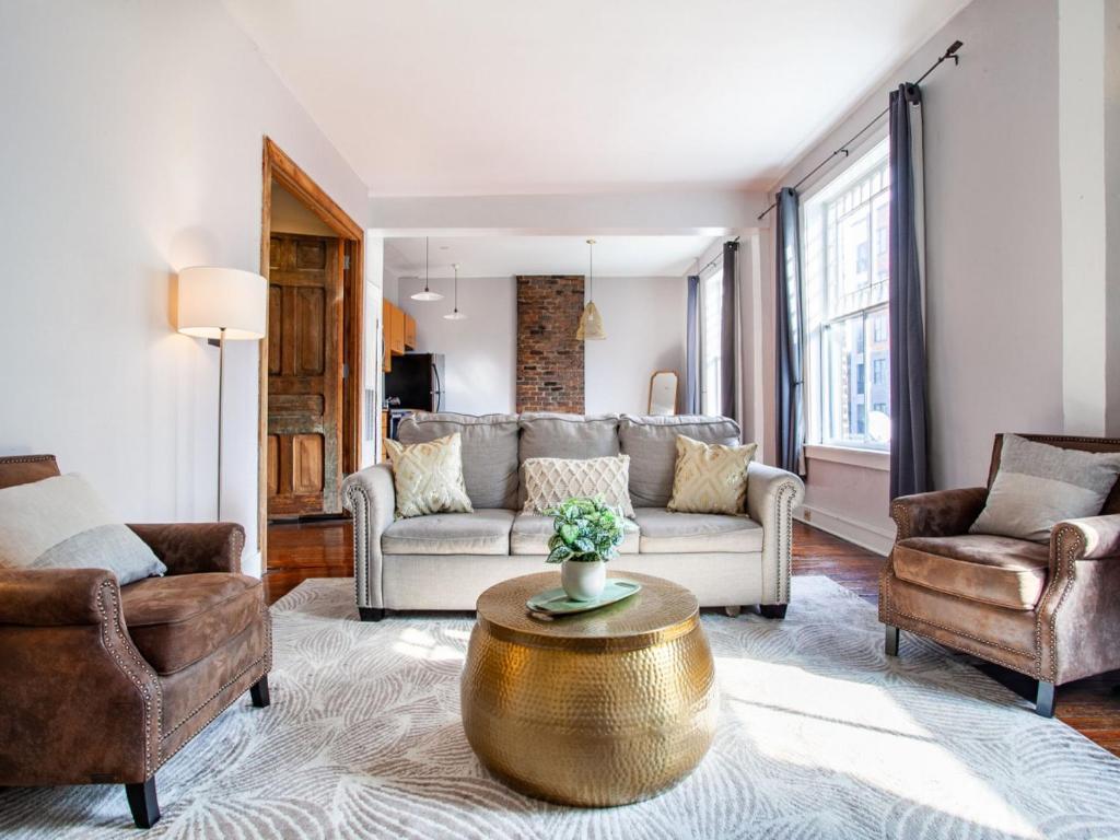 Bright Old City Loft photo 3