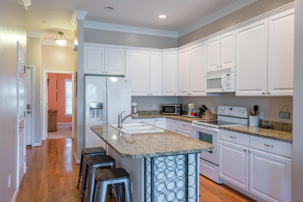 103 WATERS EDGE ~ 3Bed/3Bath Townhouse~ Pool~Fishing Dock photo 1