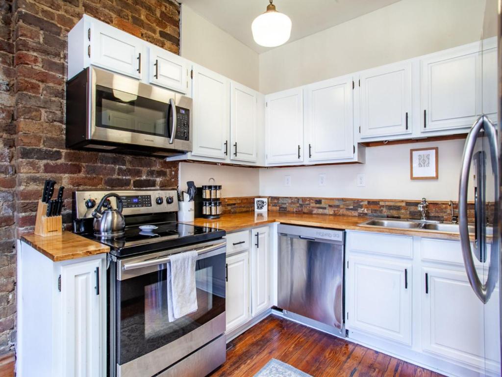 Cozy Old City Loft - Minutes from Market Square photo 1