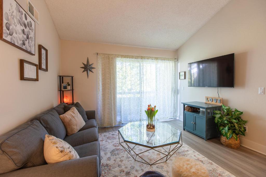 Huge Oceanside Private 2BR Apartment-Pool-Gym-Spa photo 2