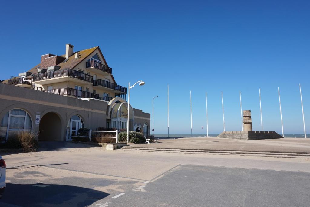 FACE ECOLE DE VOILE LA PLAGE A 50 metres photo 1