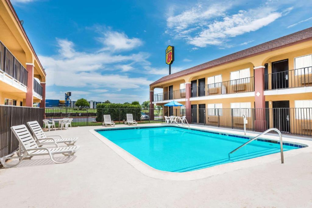 Super 8 by Wyndham Midwest City OK photo 1