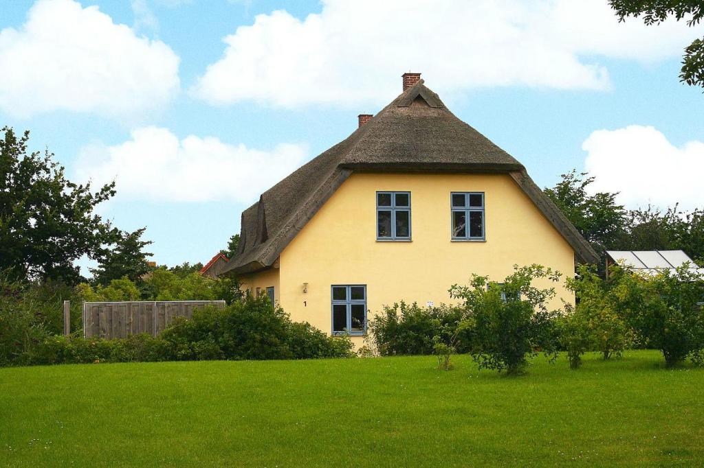 Semi-detached house in the port village of Vieregge on the island of Rügen photo 2