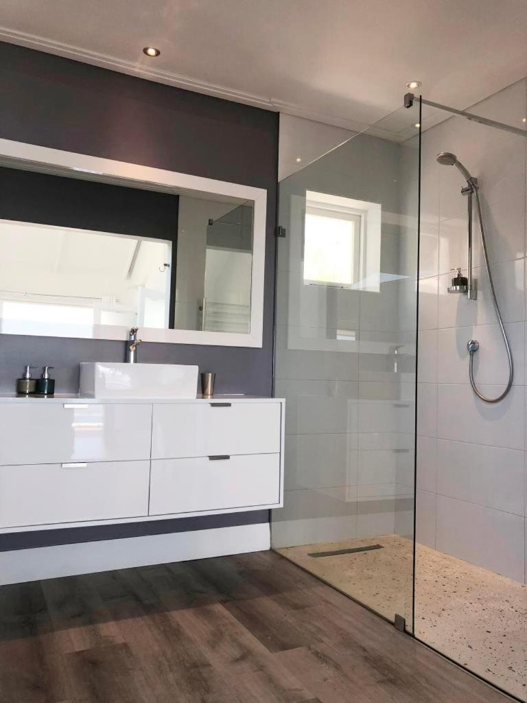 Camps Bay Loft with Stunning Mountain and Ocean Views photo 4