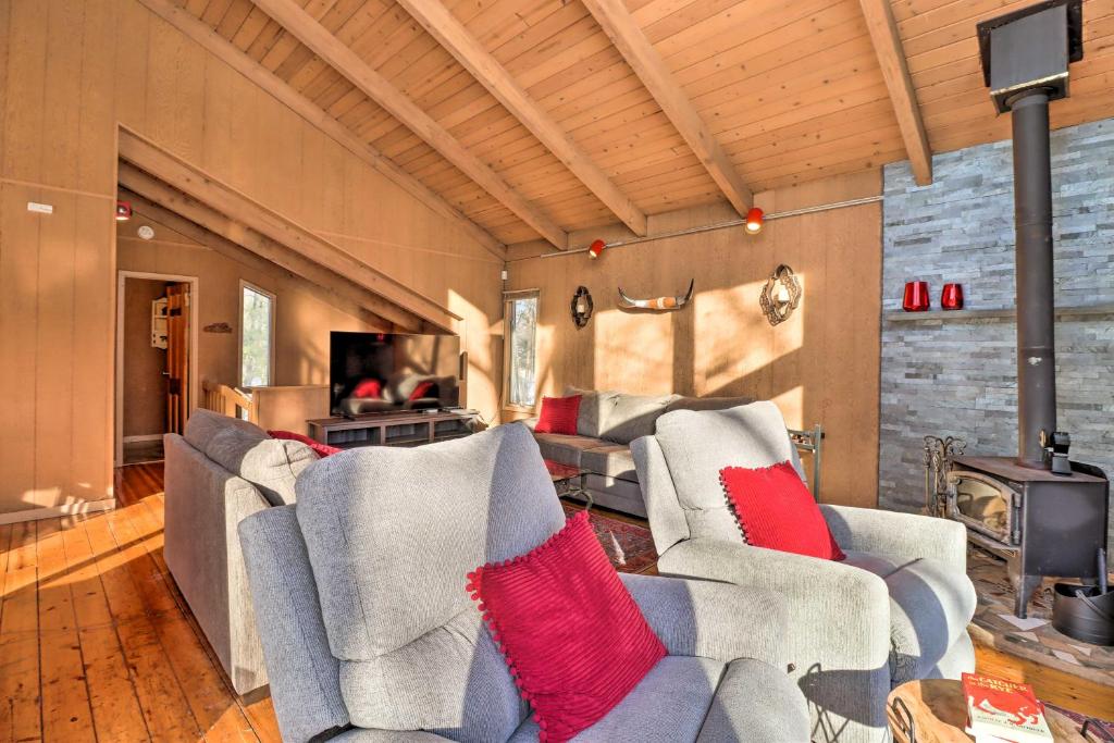 Lakefront Poconos Cottage - Deck, Fire Pit and Grill photo 4