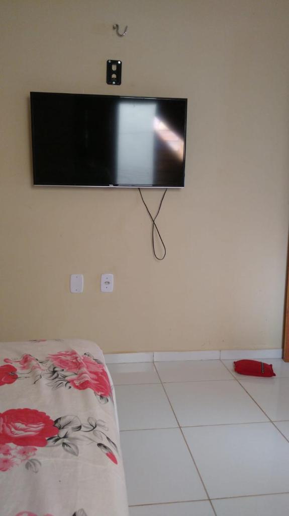 Linda casa com Ar, 3 quartos e garagem. photo 3