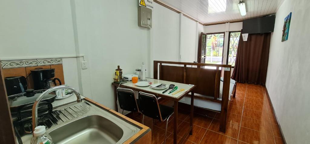 Sleep&Go! Cabinas en Siquirres Centro - Rafting tour - Tarifa corporativa Disponible photo 3
