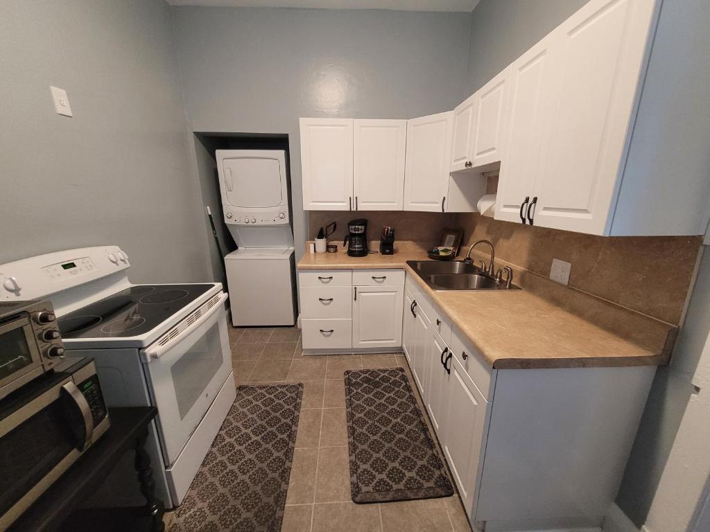 Modern Two Bedroom Home photo 2