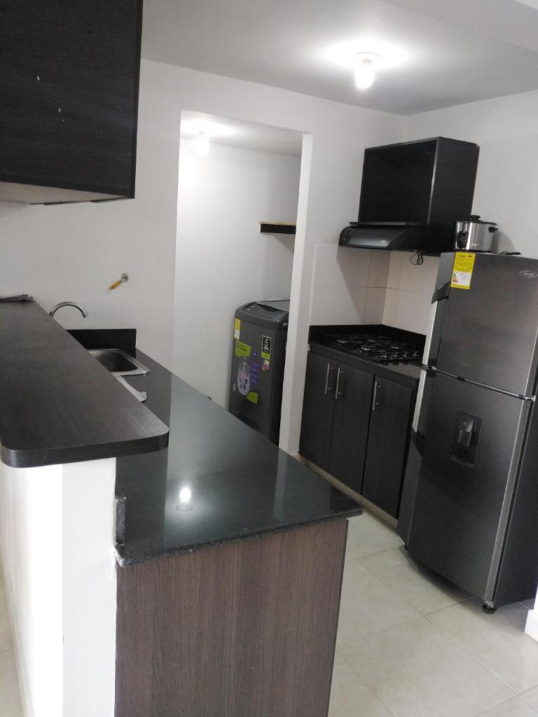 Arriendo hermoso y amplio apartamento amoblado y con piscina, frente a la estación Niquia y al centro comercial puerta del norte. photo 4