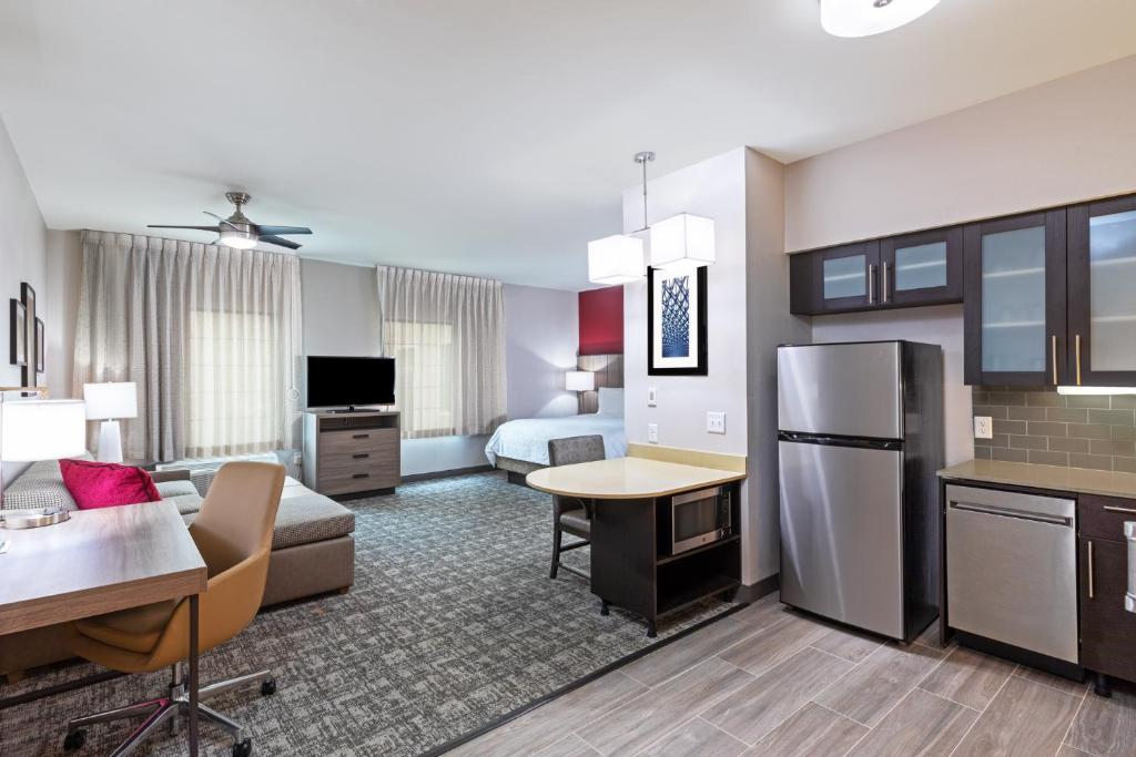 Staybridge Suites - Houston IAH Airport East, an IHG Hotel photo 2