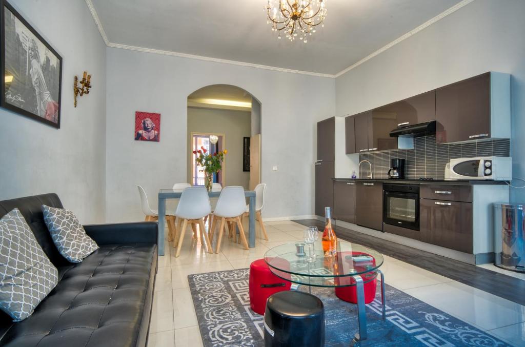 Lusso 5 beds Central Apartment photo 1