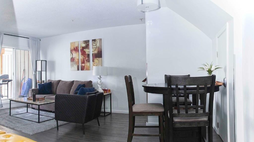Comfortable Townhouse in Whistler Village w Hot Tub photo 4
