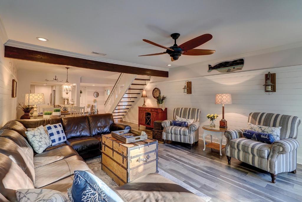 19 Sailmaster 3 BR Condo Shipyard Pool image