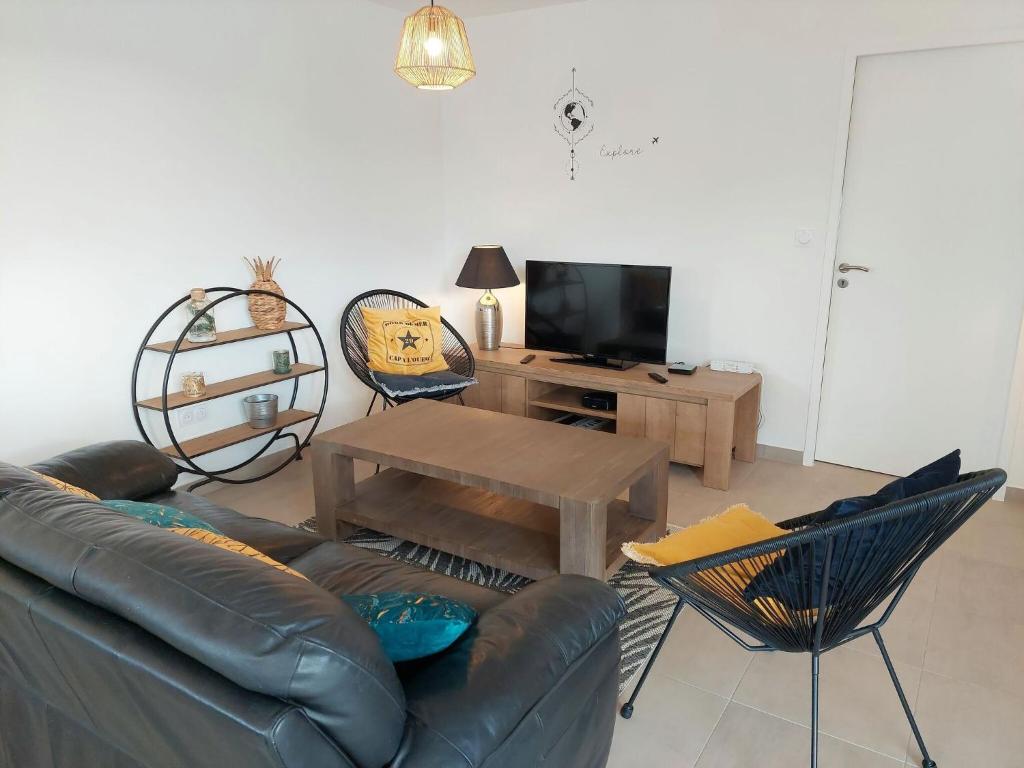 Single-storey holiday home in Cleder photo 3