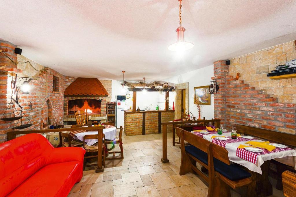 Holiday house Jucinovi Dvori, Starigrad Paklenica with pool photo 3