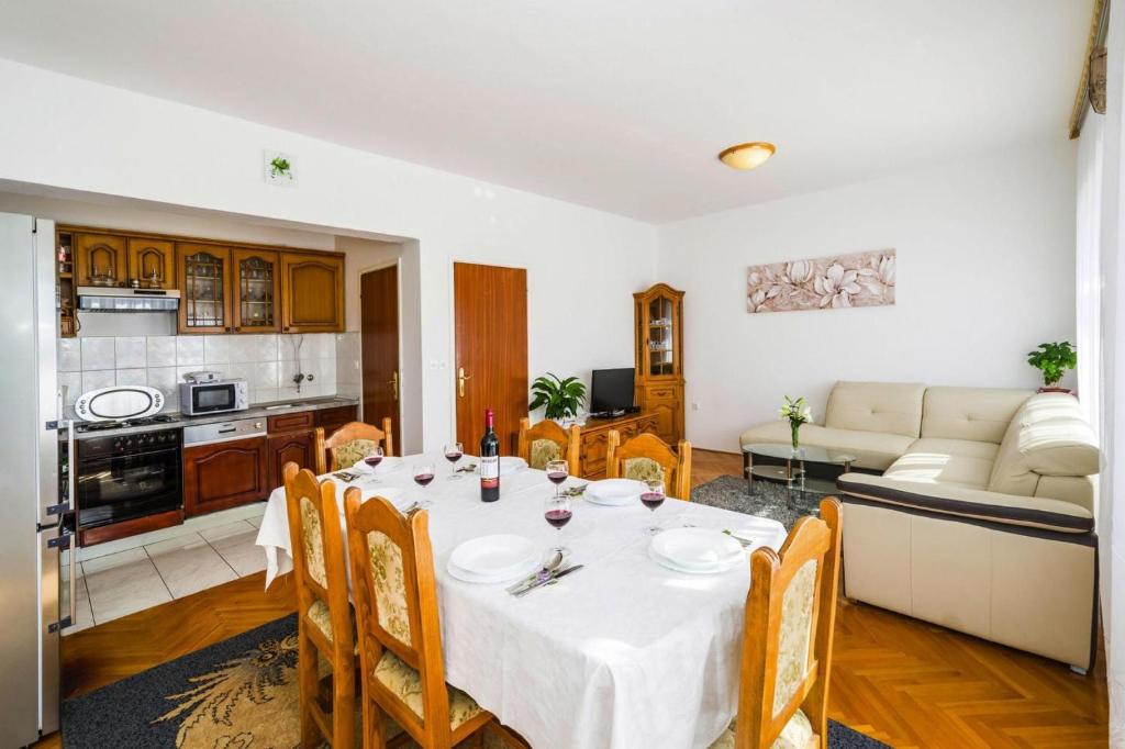 Holiday home in Rovanjska with pool photo 3