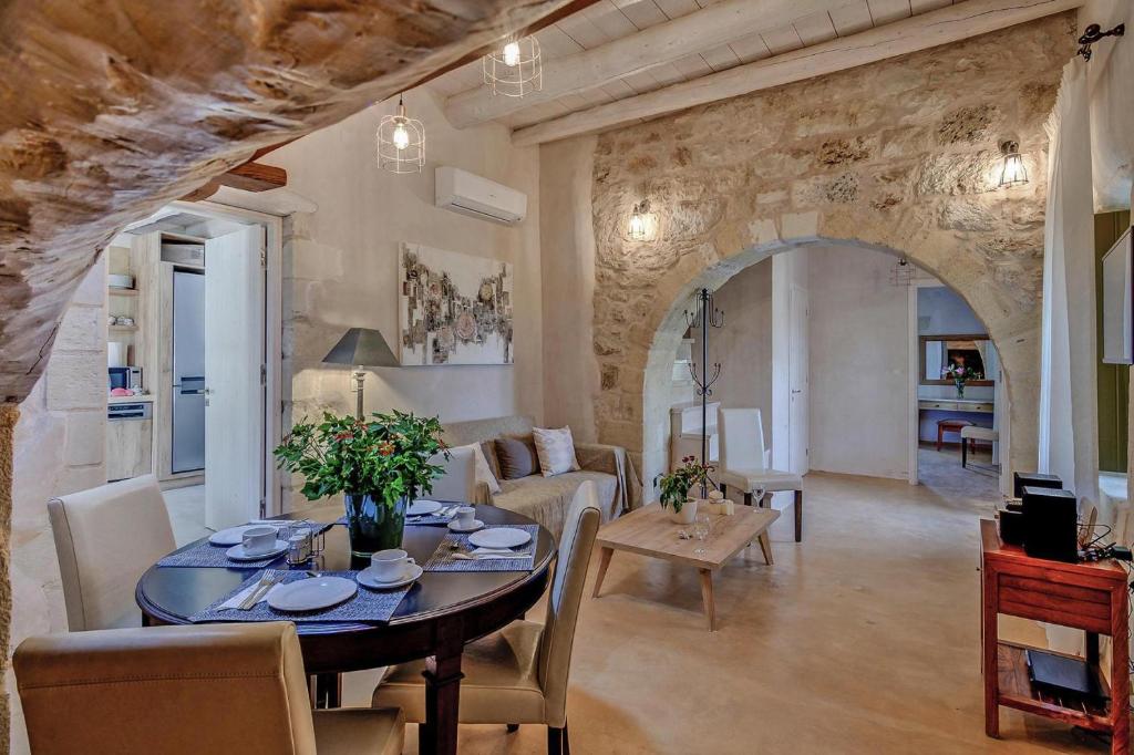 Cozy Kastellos Holiday Home with Pool - Tap to explore photos