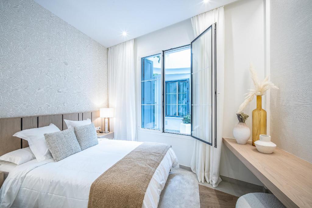 Casona Seis Lunas Apartment, Marbella old town with private parking - Tap to explore photos