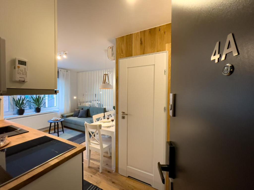 URBAN APARTMENTS Studio No 4A Chorzów Katowice, FREE PRIVATE PARKING photo 2