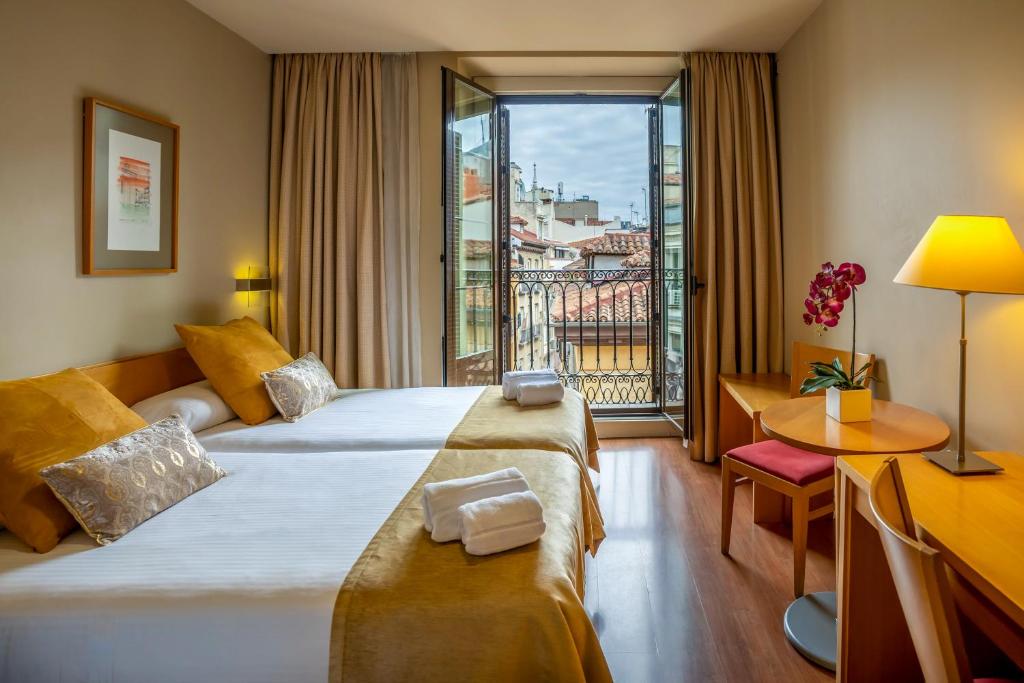Hotel Victoria 4 - Tap to explore photos