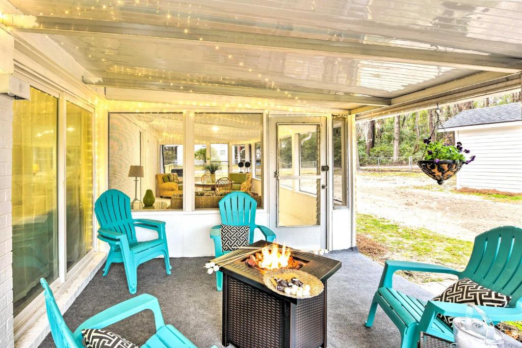 Bright Beaufort Home with Porch and Fire Pit! photo 1