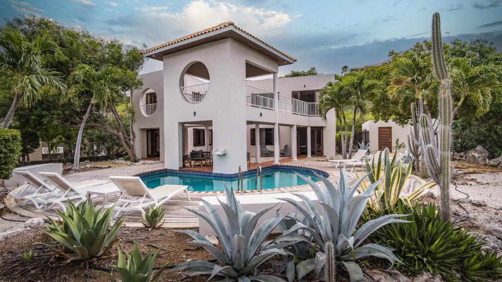 Coral Estate Villa 19 - architectural eye-catcher with private pool photo 2