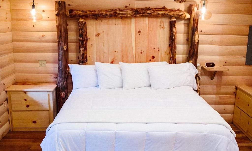 Treehouse #5 by Amish Country Lodging photo 4