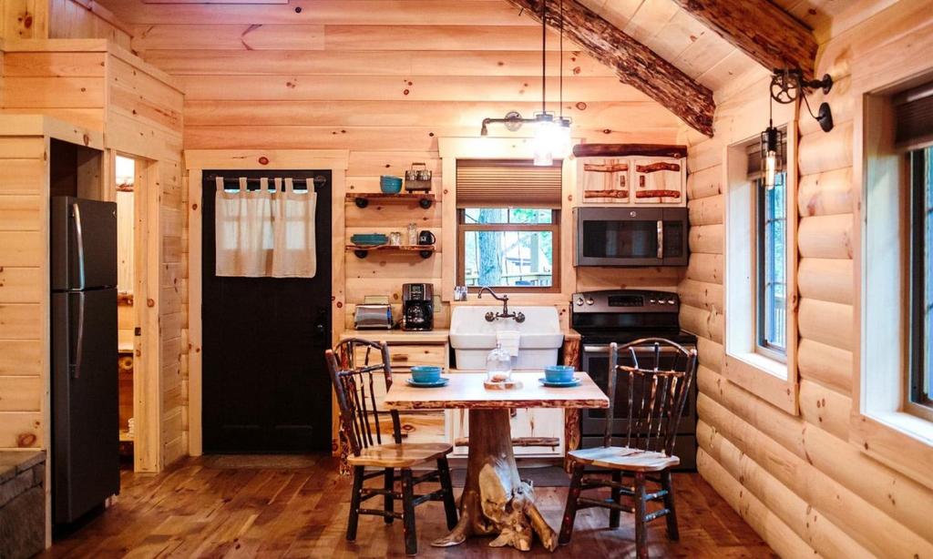 Treehouse #5 by Amish Country Lodging photo 2