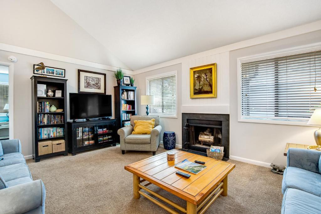 452 Oceanwoods Cottage photo 1