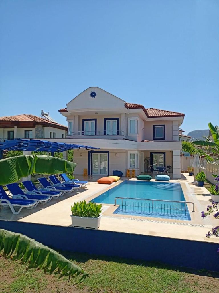 Rota Villalari photo 1