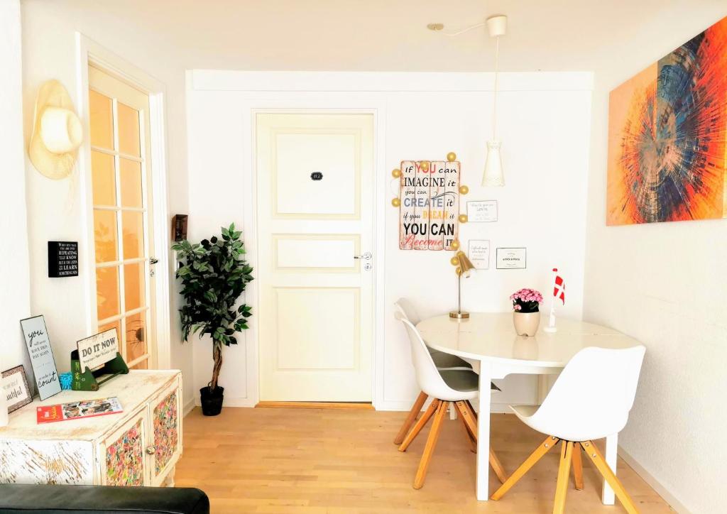300 meter walk to LEGO HOUSE - 80m2 two bedroom apartment with garden
