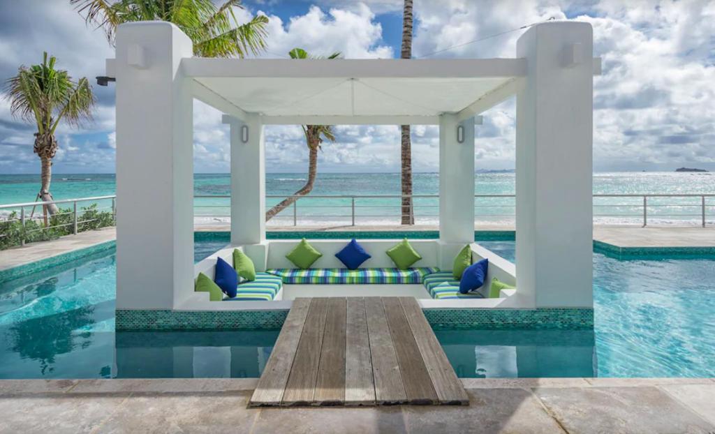 The Luxury Villa photo 1