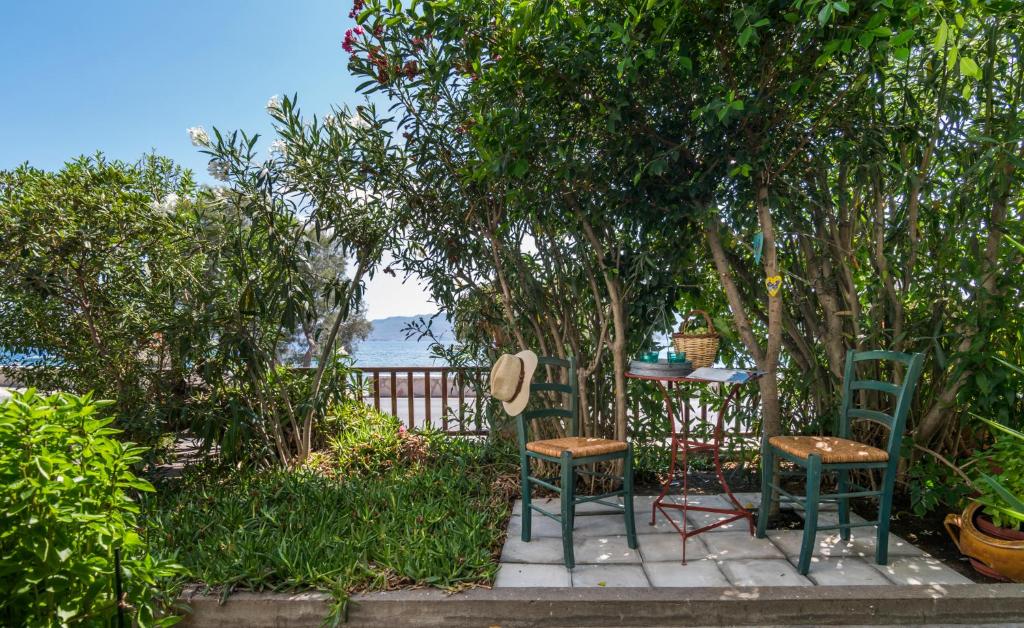 Kourita Garden Apartment with Sea View near to the port of Milos photo 1
