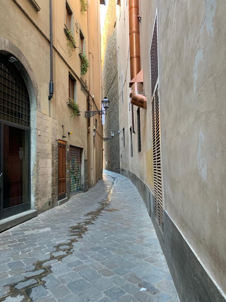 Signoria Apartment with patio - Tap to explore photos