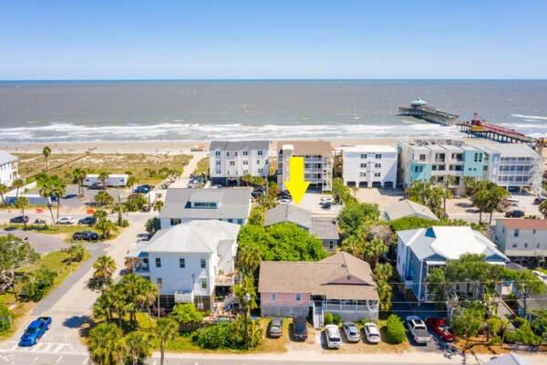 Salty Shack Unit C - Salty Shack - Dog Friendly Home - Across from the Beach - Central Location! photo 3