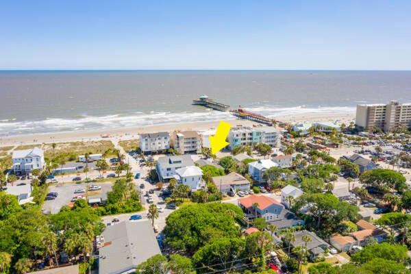 Salty Shack Unit C - Salty Shack - Dog Friendly Home - Across from the Beach - Central Location! photo 4