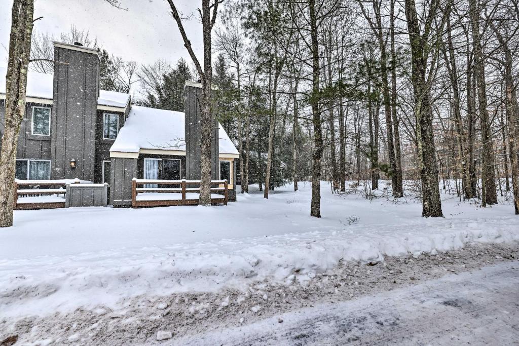 Bright Lake Harmony Townhome Less Than 1 Mi to Jack Frost! photo 2