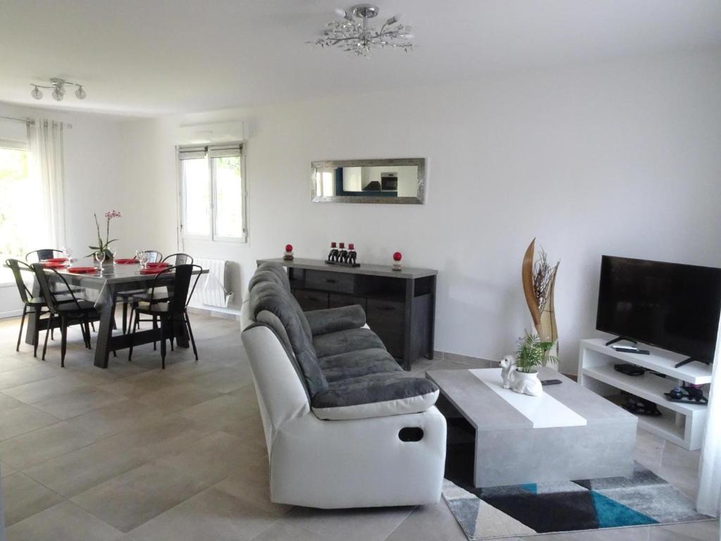 Semi-detached house, Bréhal photo 2