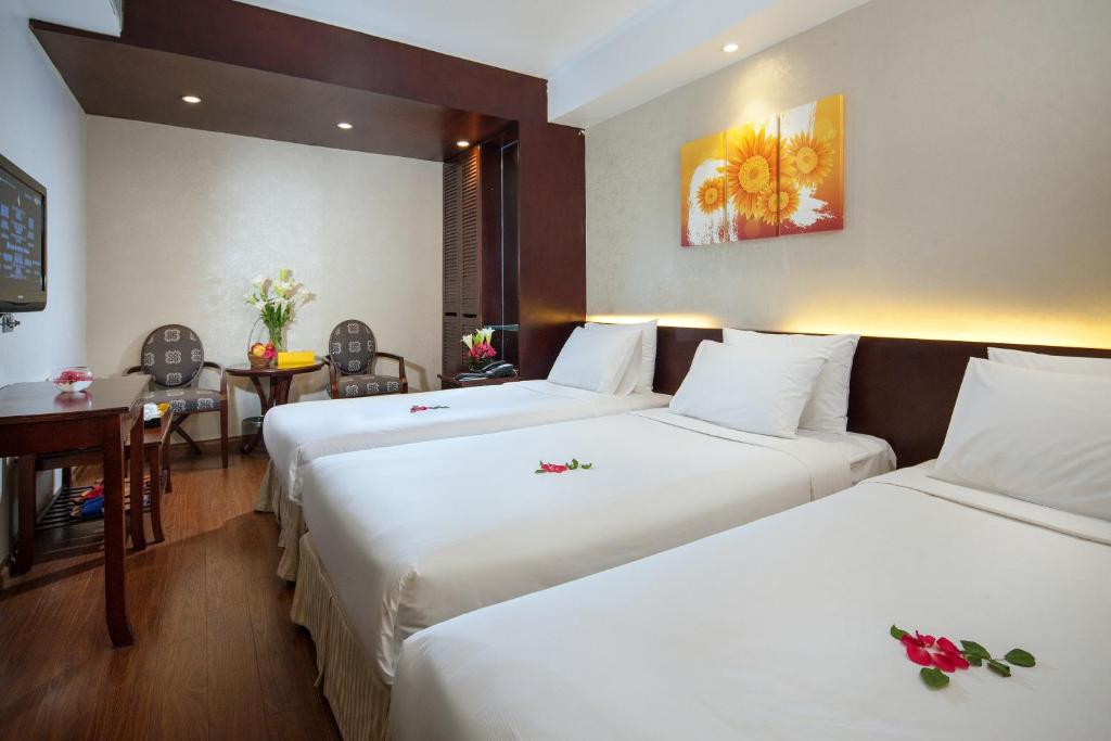 Трехместный (Улучшенный трехместный номер), Dragon Pearl Hotel