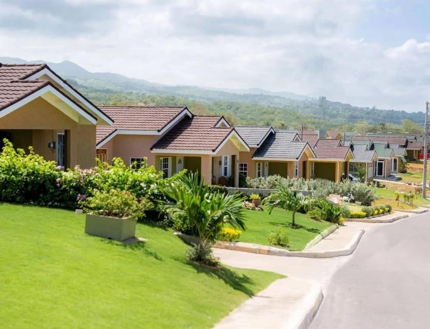 Ochi Rios ApartHotel by JHH photo 2
