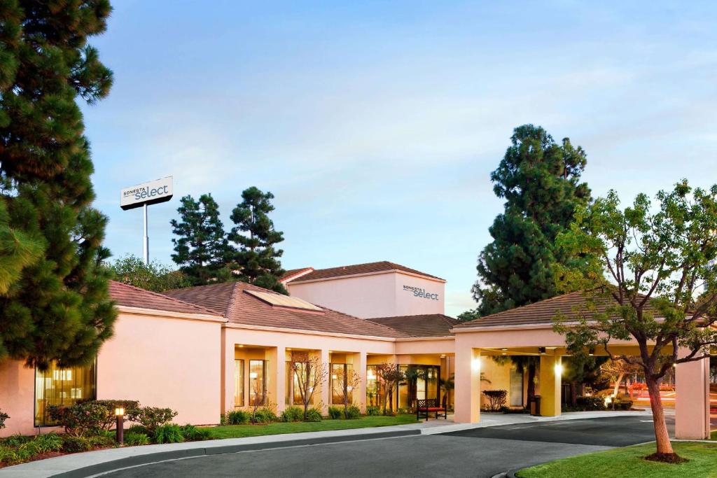 Sonesta Select Los Angeles LAX El Segundo image