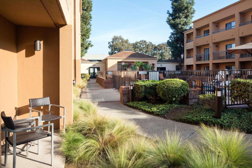 Sonesta Select Los Angeles LAX El Segundo Room Type - Double Room