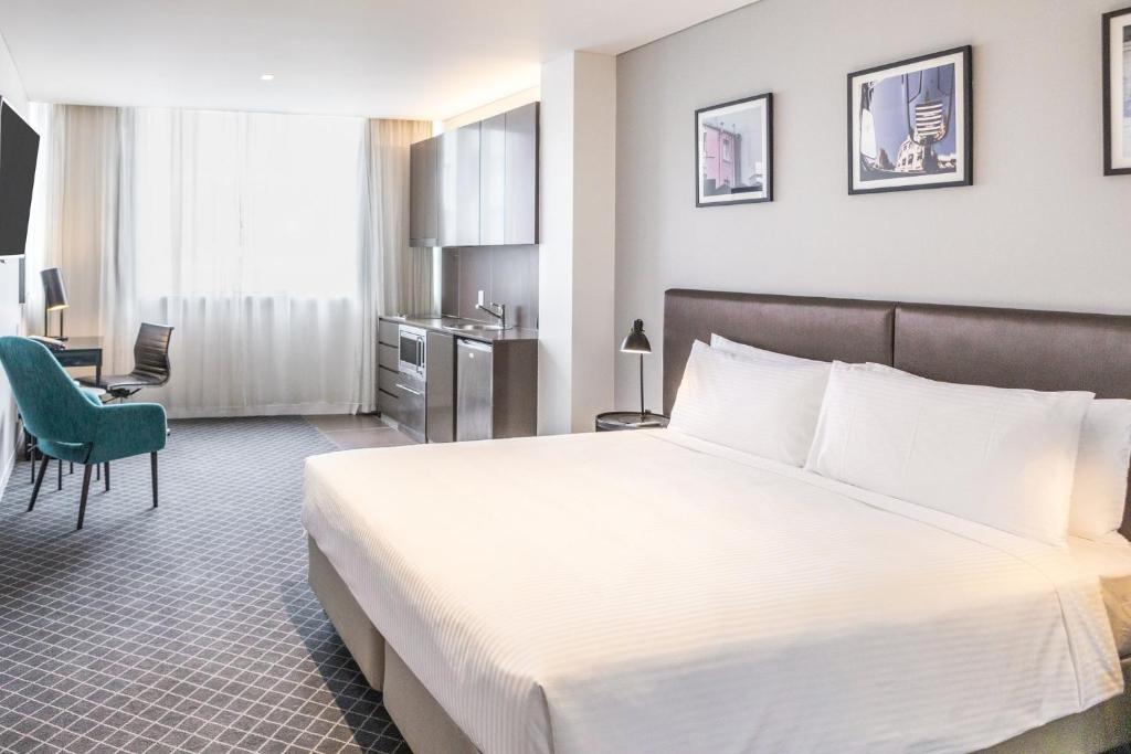 Holiday Inn & Suites Sydney Bondi Junction, an IHG Hotel photo 1