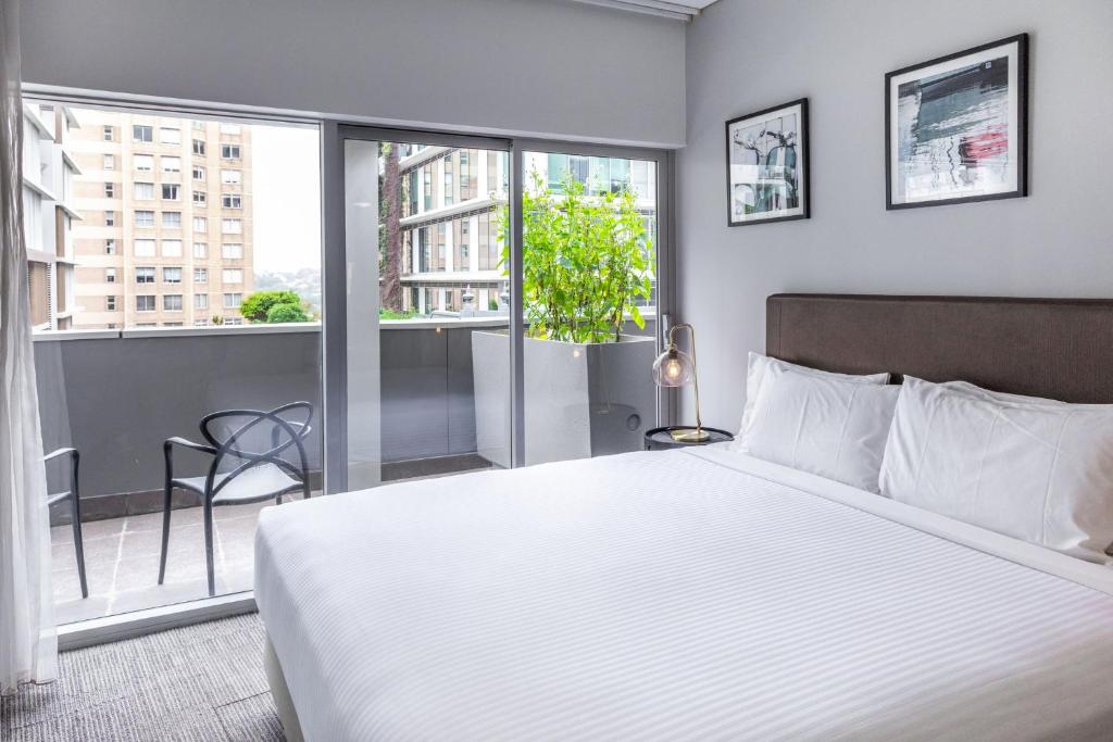 Holiday Inn & Suites Sydney Bondi Junction, an IHG Hotel photo 4