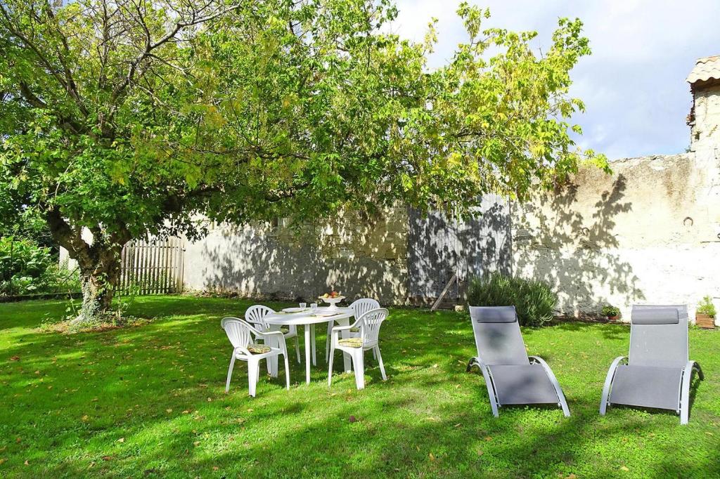 Semi-detached house, Talais photo 2