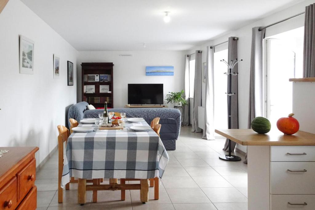 Semi-detached house, St Méloir-des-Ondes photo 2