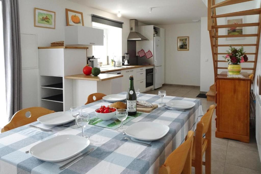 Semi-detached house, St Méloir-des-Ondes photo 3