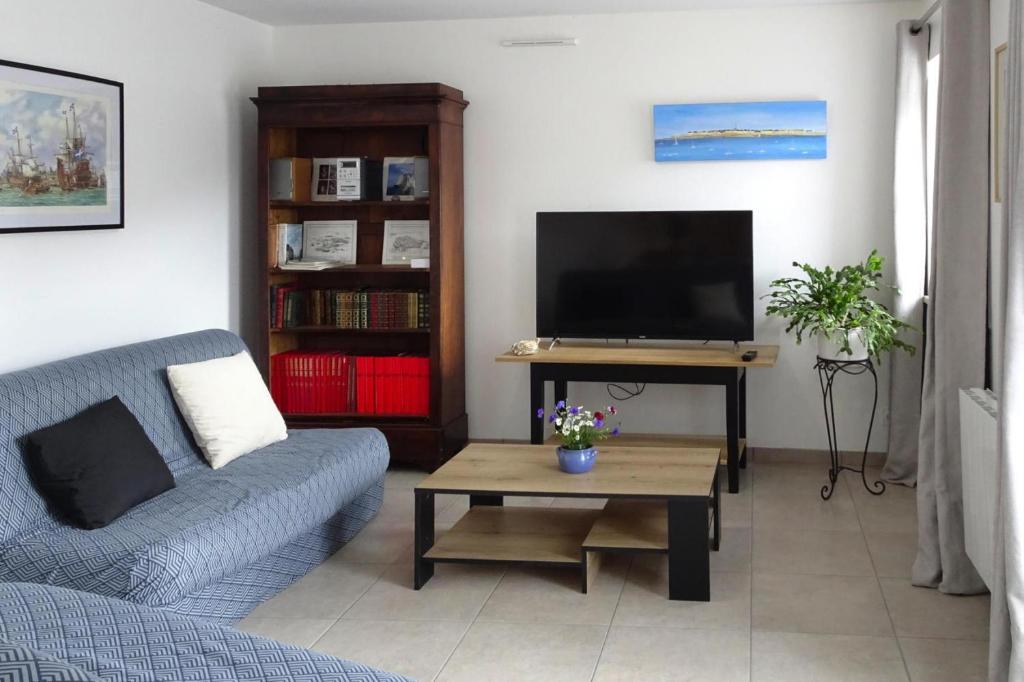 Semi-detached house, St Méloir-des-Ondes photo 4