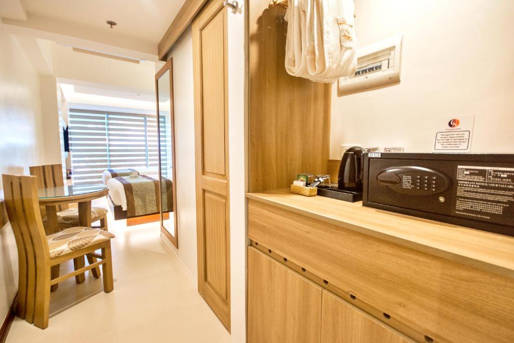 Commander Suites de Boracay photo 2